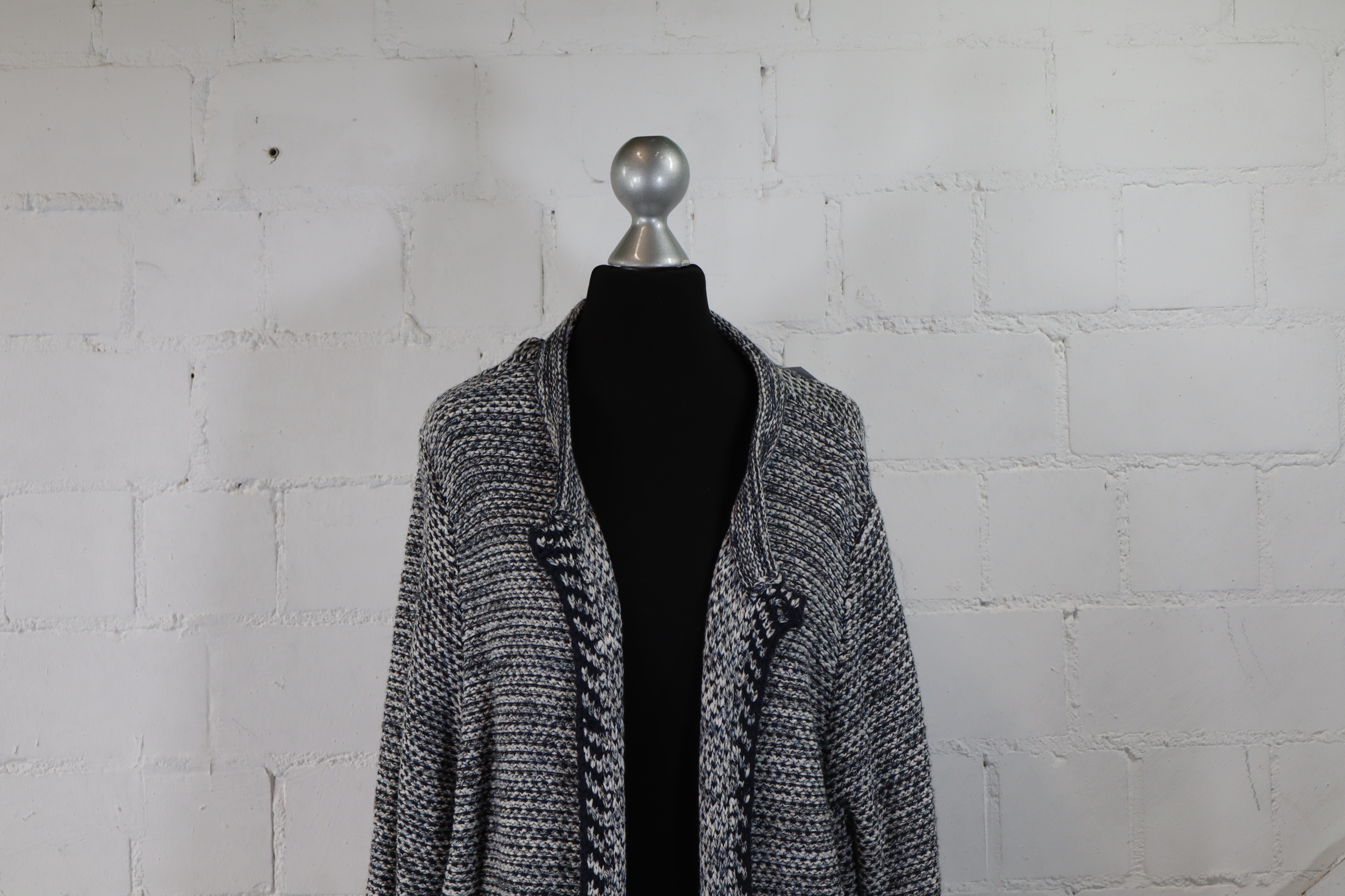 Brax Strickjacke Detail